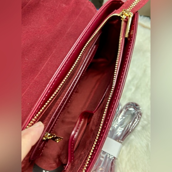 Badgley Mischka Cross Body W/Bow - Picture 4 of 4